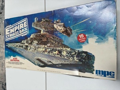 MPC/ERTL 8915 Star Destroyer 15  Model Kit -Unbuilt-Sealed Parts/instructions