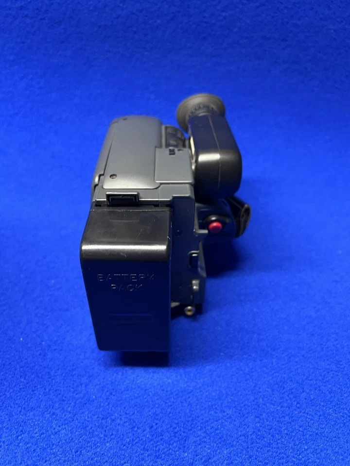 JVC Videomovie GR-AX84 Compact VHS Camcorder VHS-C 12x. Untested. E005 - Image 4 of 4