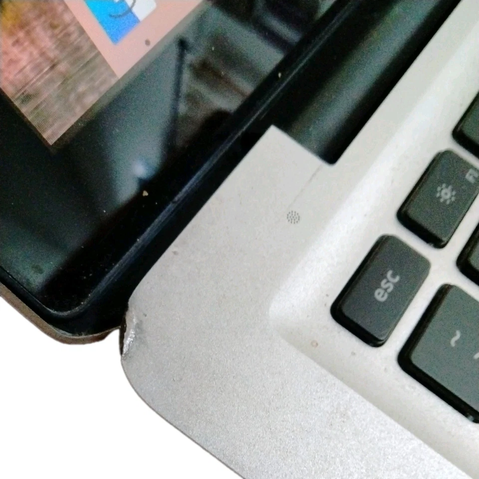 Apple MacBook Pro 13'' - Late 2011 - 2.4 GHz Intel Core i5 - 8GB 1067 MHz DDR3 - Image 4 of 4