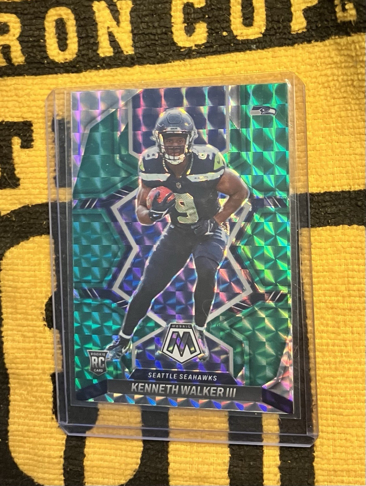 2022 Panini Mosaic - Rookies Kenneth Walker III #308 Green Mosaic Prizm (RC)