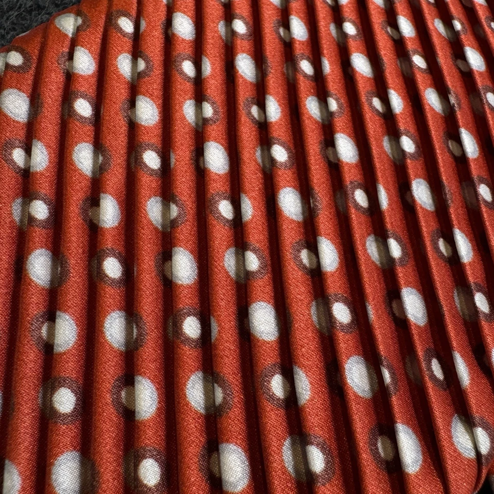Corbata plisada de seda a lunares rojos blancos de A. Testoni para hombre hecha a mano en Italia Foto 2 de 4