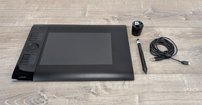 Wacom Intuos4 PTK-640 Graphics Tablet Bundle Pen, Stand & USB Cable
