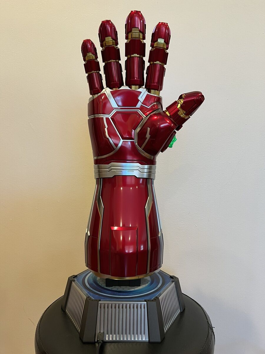 Hot Toys 1:1 Life-Size Nano Gauntlet - Prop Replica - Marvel Hot Toys 1:1 Life-Size Nano Gauntlet - Prop Replica - Marvel