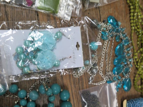 LOT SALE - Costume Jewelry Lot Earrings Necklaces BEADS - VINTAGE 1 - Picture 7 of 12