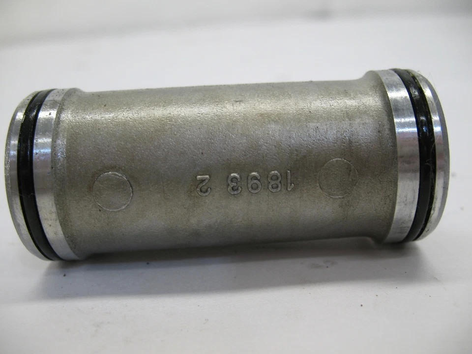 Kawasaki Vulcan 1998 VN800 VN 800 tubo de enchufe trasero 32151-1893 Foto 3 de 3