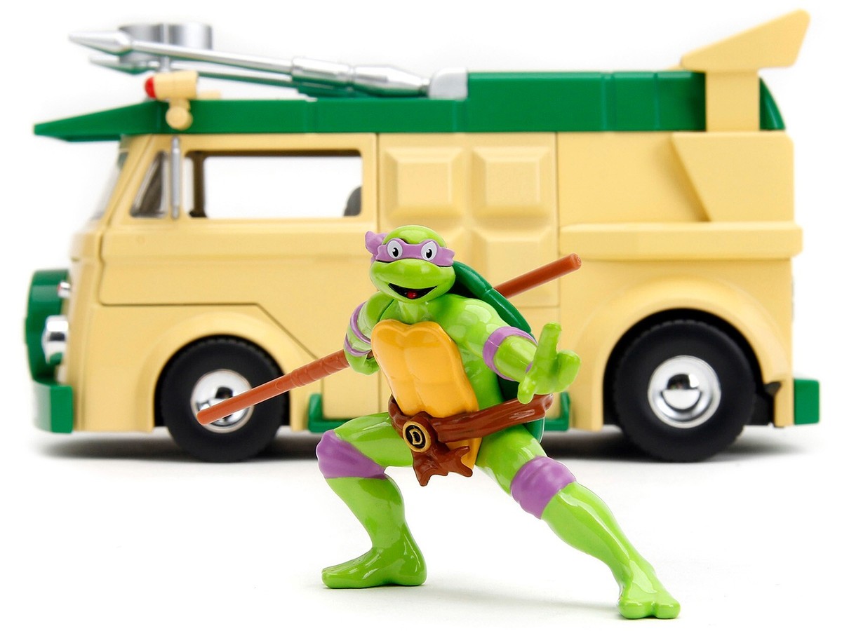PARTY WAGON & DONATELLO FIGURE 
