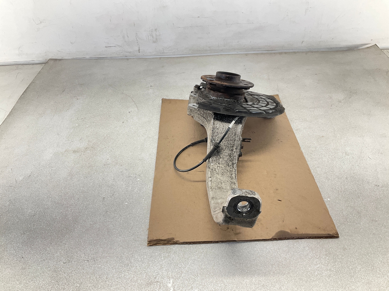17-20 MASERATI Levante Front Right Passenger Spindle Knuckle OEM