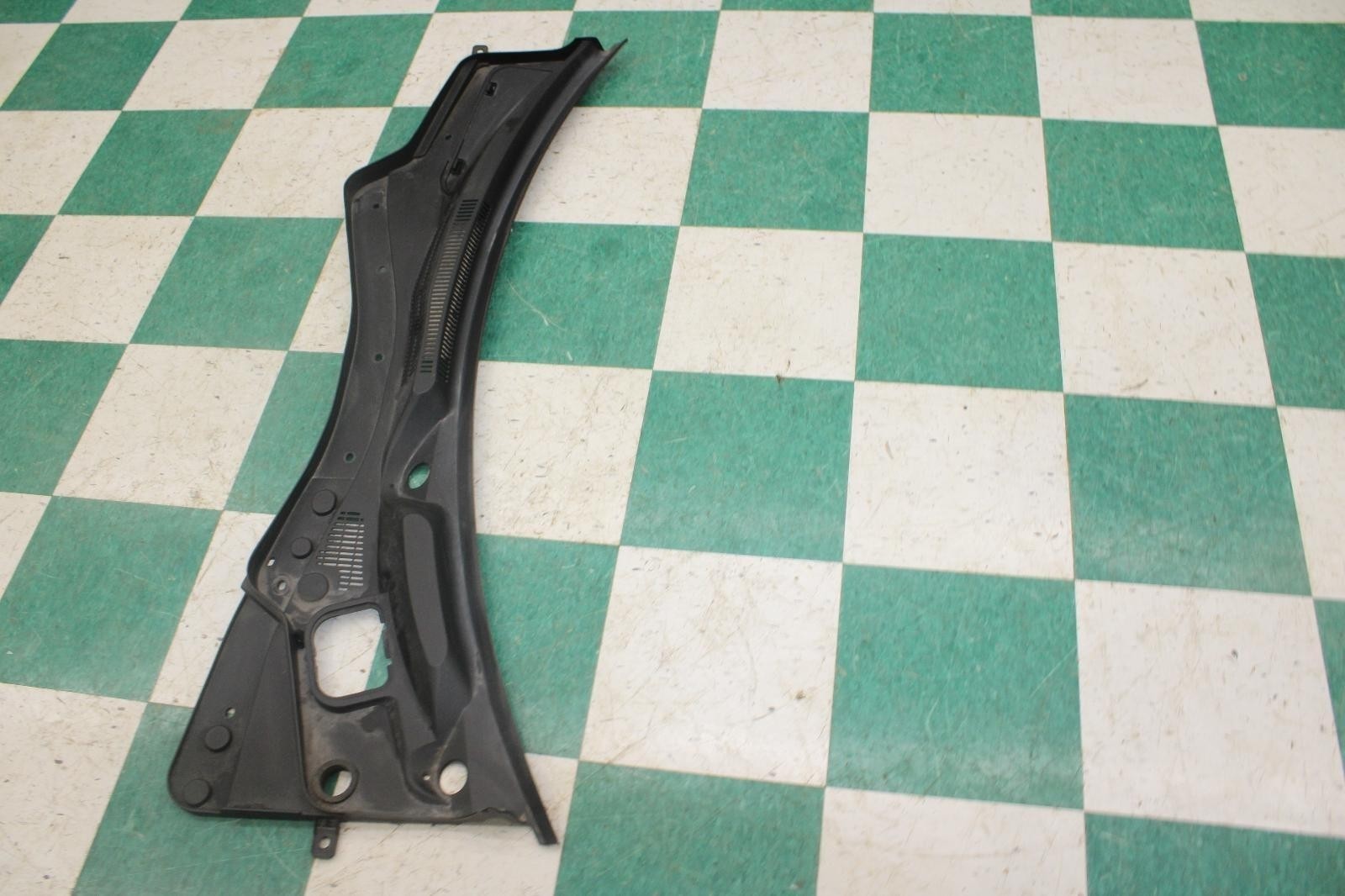 14-19 Ghibli Front End Windshield Wiper Cowl Vent Trim Unit OEM OE WTY Factory