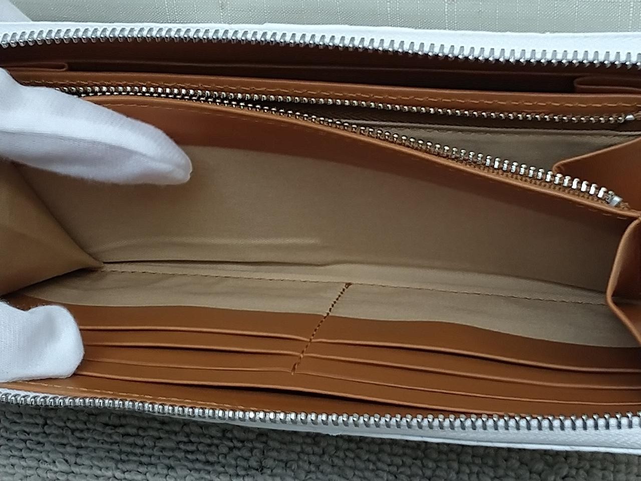 Round zip long wallet Model Python leather QUATTR… - image 5