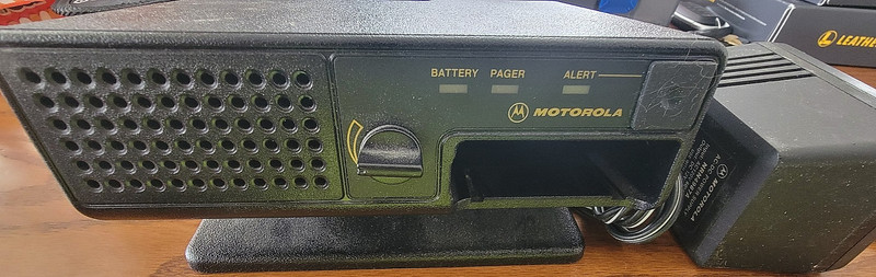 Very Clean Motorola Minitor 3 / 4 amplified charger