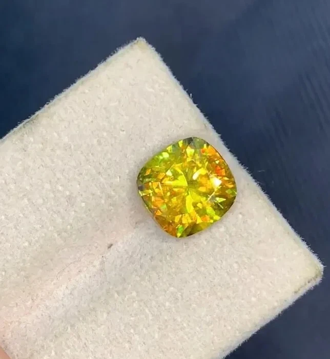 Cushion Cut 4 Ct + Natural Full Fire Sphene Titanite Gemstone For Jewellery A+ - Image 2 of 4