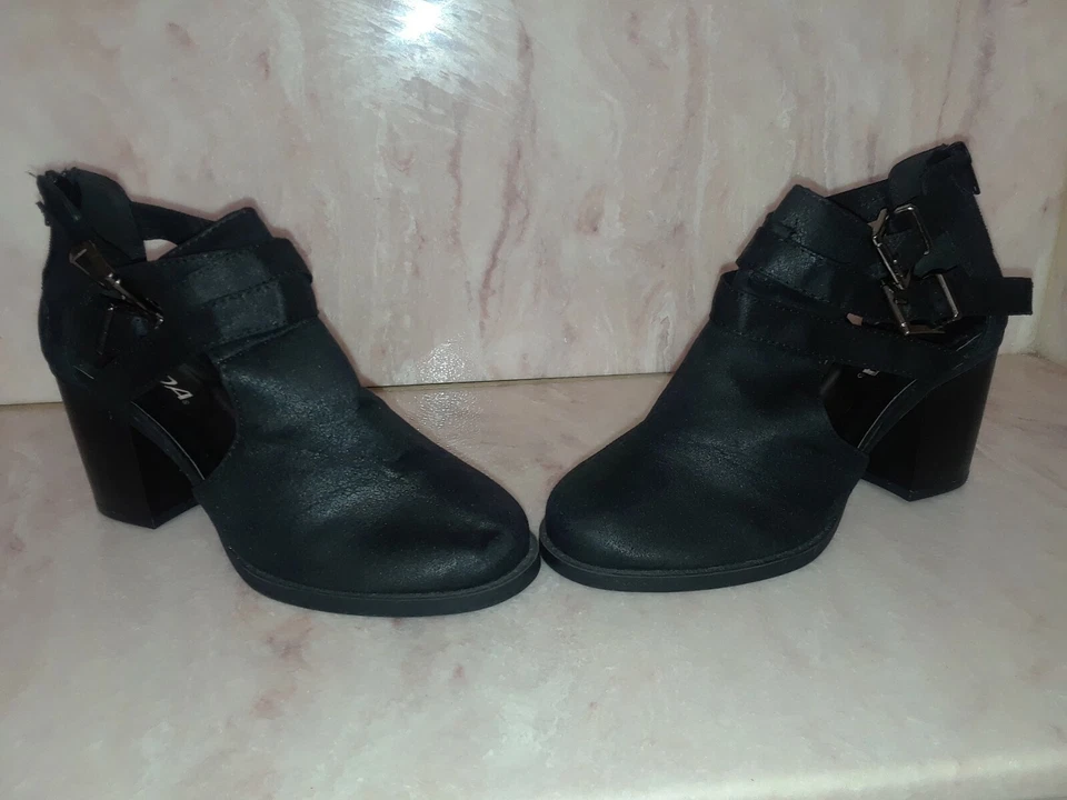 SODA, Women's Black 3 "block Heel Shoes Size 7.5  - Image 3 of 4