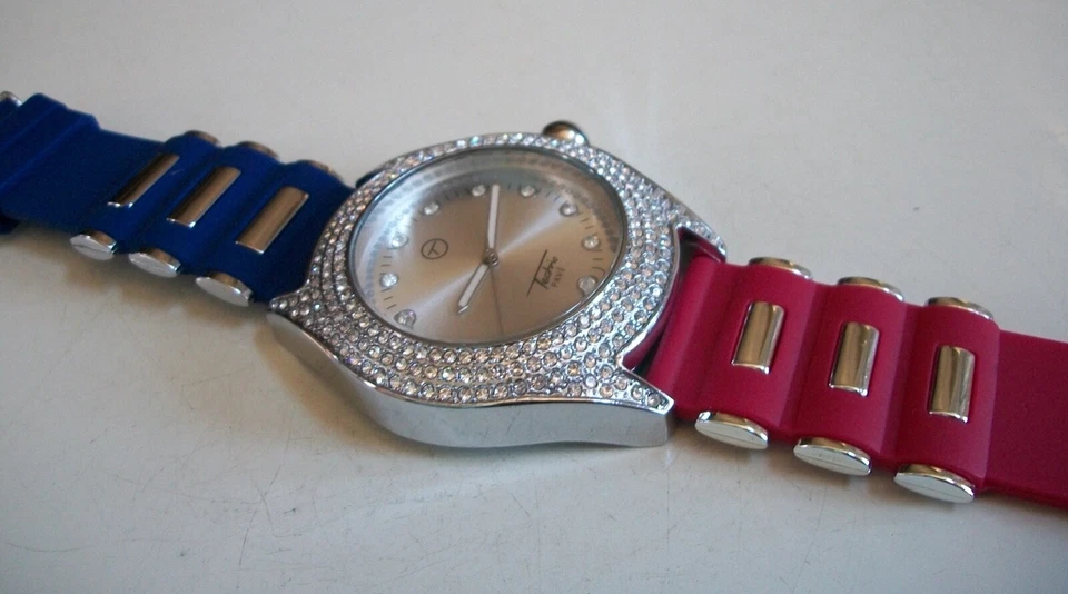 Men's silver, red & blue silicone band fashion casual hip hop watch - Image 3 of 4