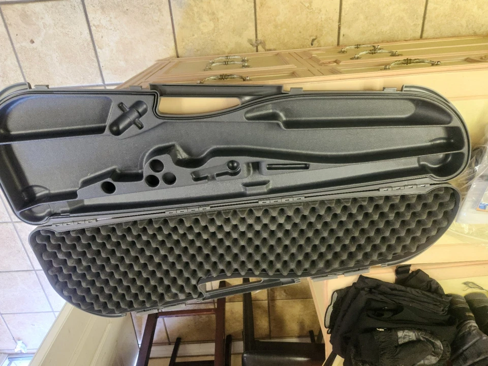 Estojo rígido Benelli Gun apenas para Sbe II-CASE. NÃO HÁ ARMA. SEM ACESSÓRIOS.  - Imagem 2 de 3