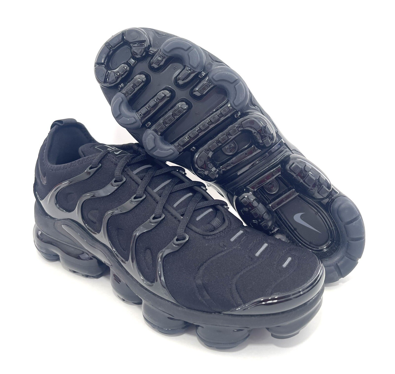 blackout vapormax plus