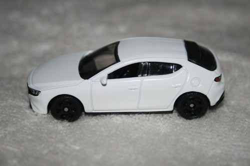 NEU Matchbox 💥 2019 WHITE MAZDA 3 💥W/ BLACK OUT WHEELS 💥Lose JAPAN CRUISER - Bild 1 von 9