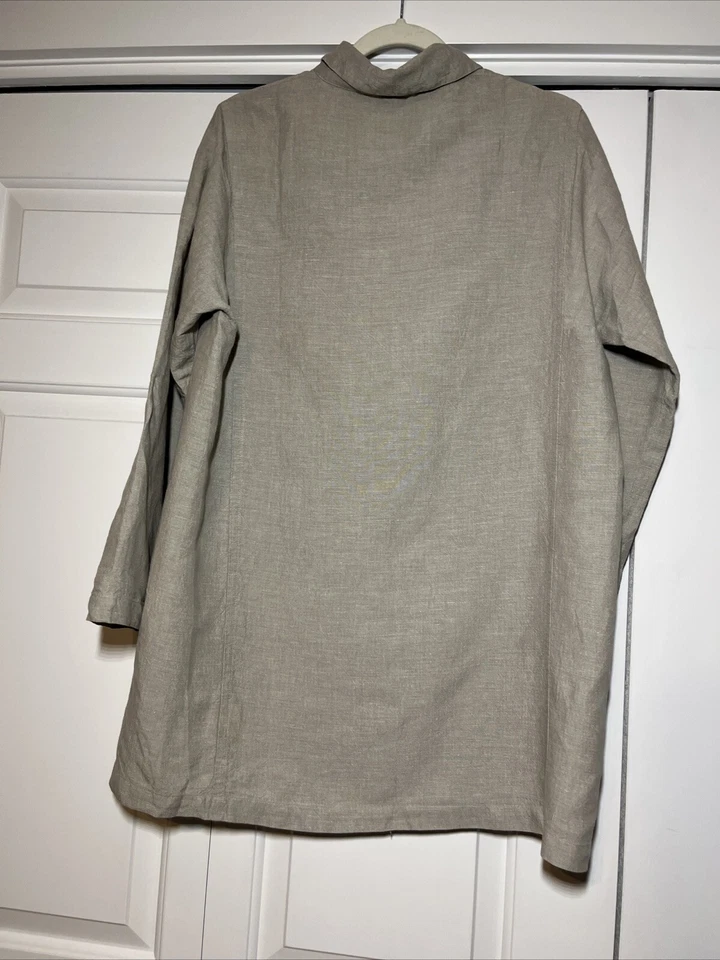 Blusa túnica Eileen Fisher tamanho grande M 44 polegadas mistura de linho bronzeada gola alta com botões - Imagem 4 de 4