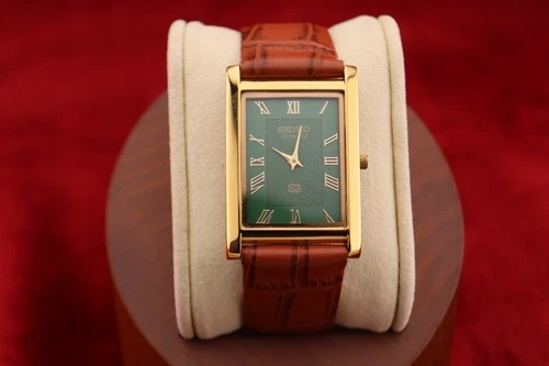 ⌚✨ Vintage Seiko Slim Quartz Gentlemen's Green Dial ,Light Brown Dress Watch