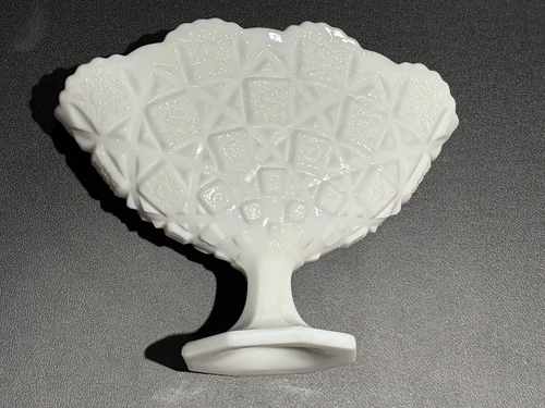 VTG Westmoreland Old Quilt Pattern Milk Glass Fan Vase Napkin Holder Scallop Rim