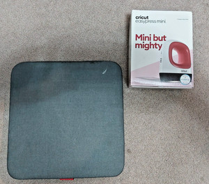 Cricut EasyPress Mini Heat Press for Vinyl Projects Raspberry New In box w/ pad