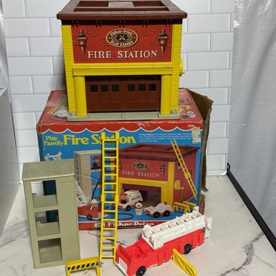 VTG 1979 Fisher Price Fire Station 928 With Original Box Ladder Truck Barrier