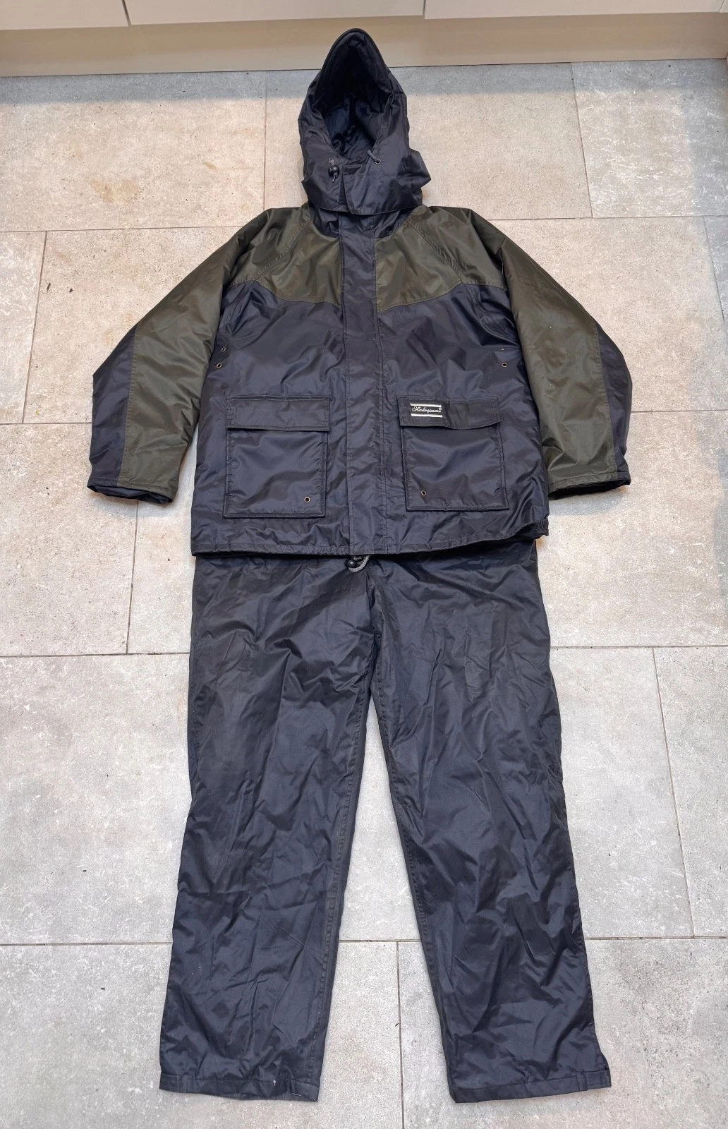 Shakespeare Winter Thermal 2 Piece Fishing Suit Medium Coat & Bib