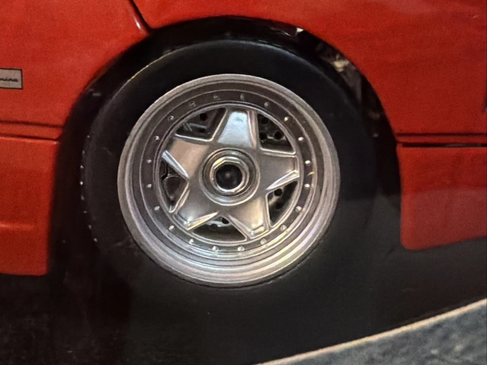 100% Hot Wheels Ferrari F40 1:18 Toy Vehicle Die cast Red Model  - Image 4 of 4