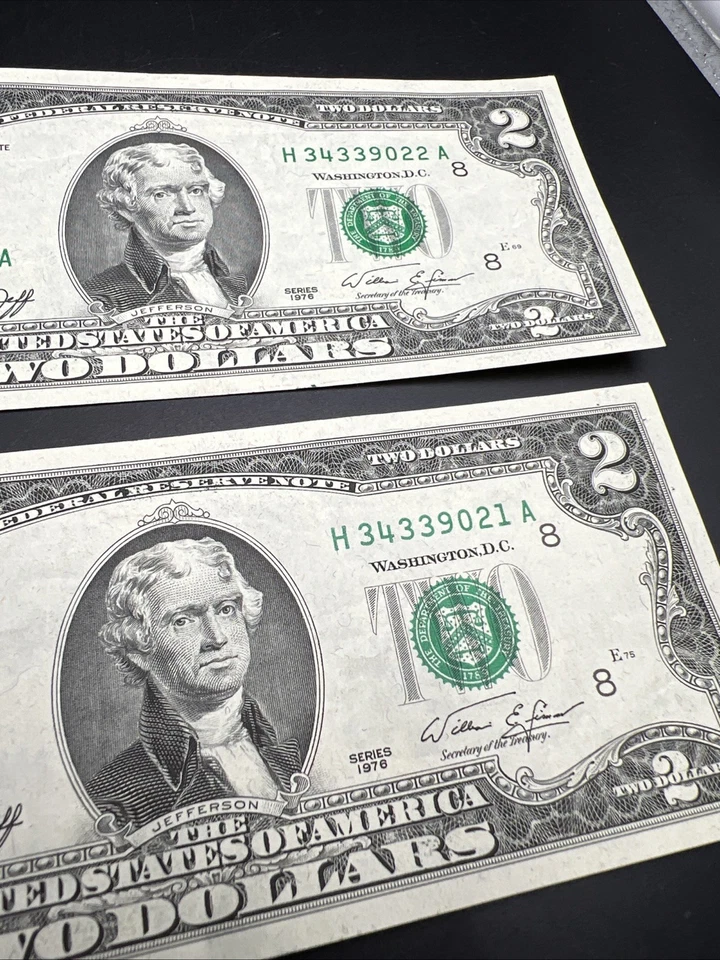 2 Consecutive 1976 $2 Two Dollar FRN Federal Reserve Notes VF Circ #21 - Image 4 of 4