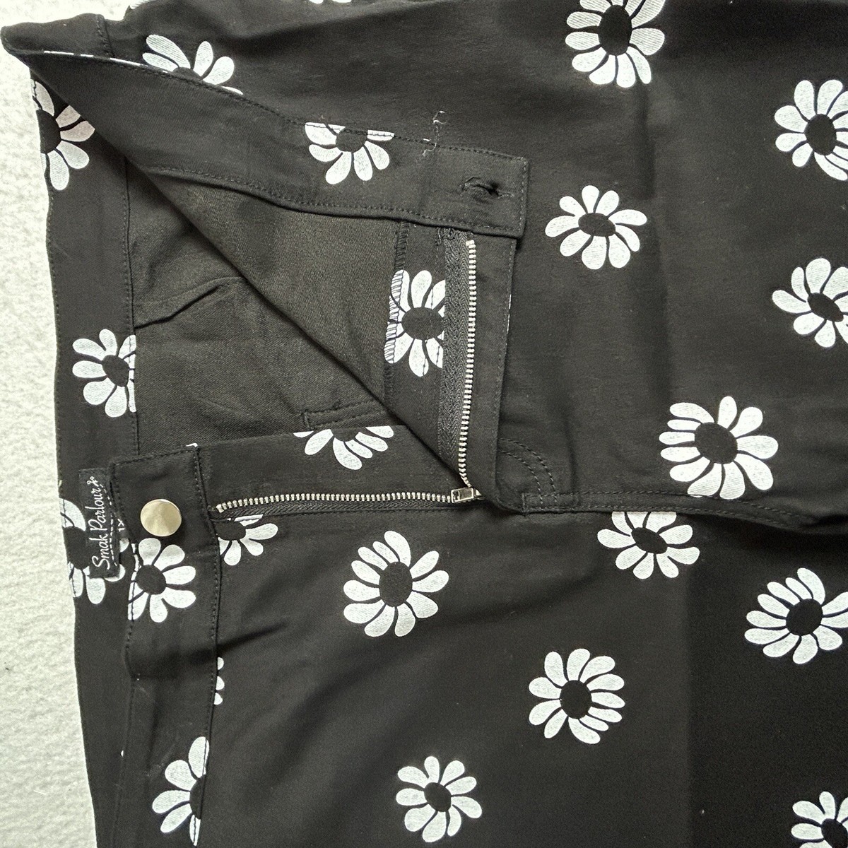 NWT Smak Parlour Size 1X Black And White Floral Flared Pants