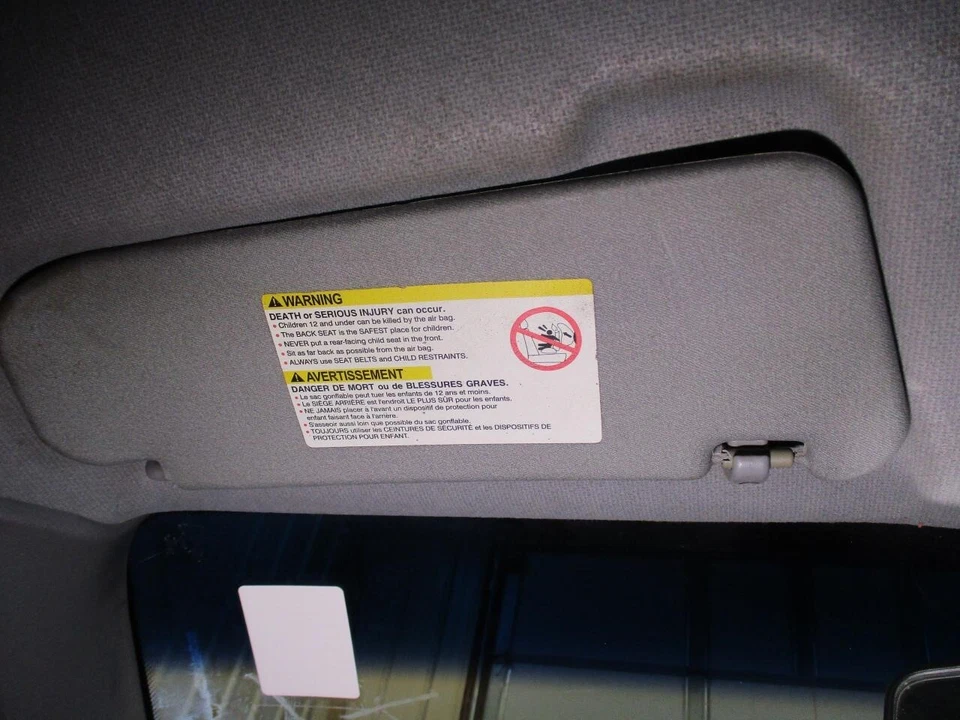 Para-sol esquerdo usado serve: 2005 Chevrolet Aveo Left Grade A - Imagem 2 de 4