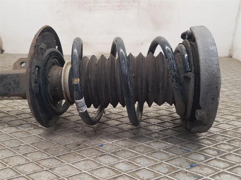 BMW Serie 1 2019 amortiguador delantero lado del conductor derecho 1,5 gasolina B38A15M1 6899672 Foto 2 de 4