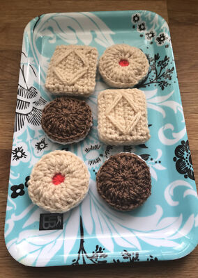 6 handgestrickte Spielzeugkekse - Jammy Dodger, Puddingcreme - Spielzeug Essen Tee Party