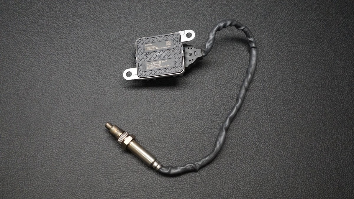 GENUINE MERCEDES BENZ NOX LAMBDA SENSOR A0009058011 / A 000