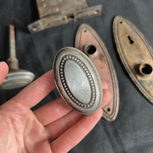 Antique Solid Brass Victorian Gilded Lock Oval Door Knob & Backplate 1900’s - Picture 2 of 24