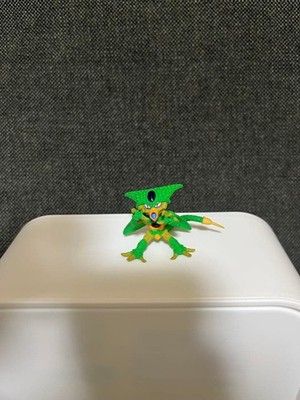 Dragon Ball Retro UDM Cell 1st Form Figur erstaunlich detailliert