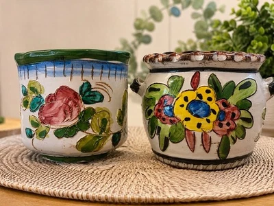 2 handgemalte Keramik Blumenumtöpfe, Landhausstil, nur als Set - Bild 1 von 4