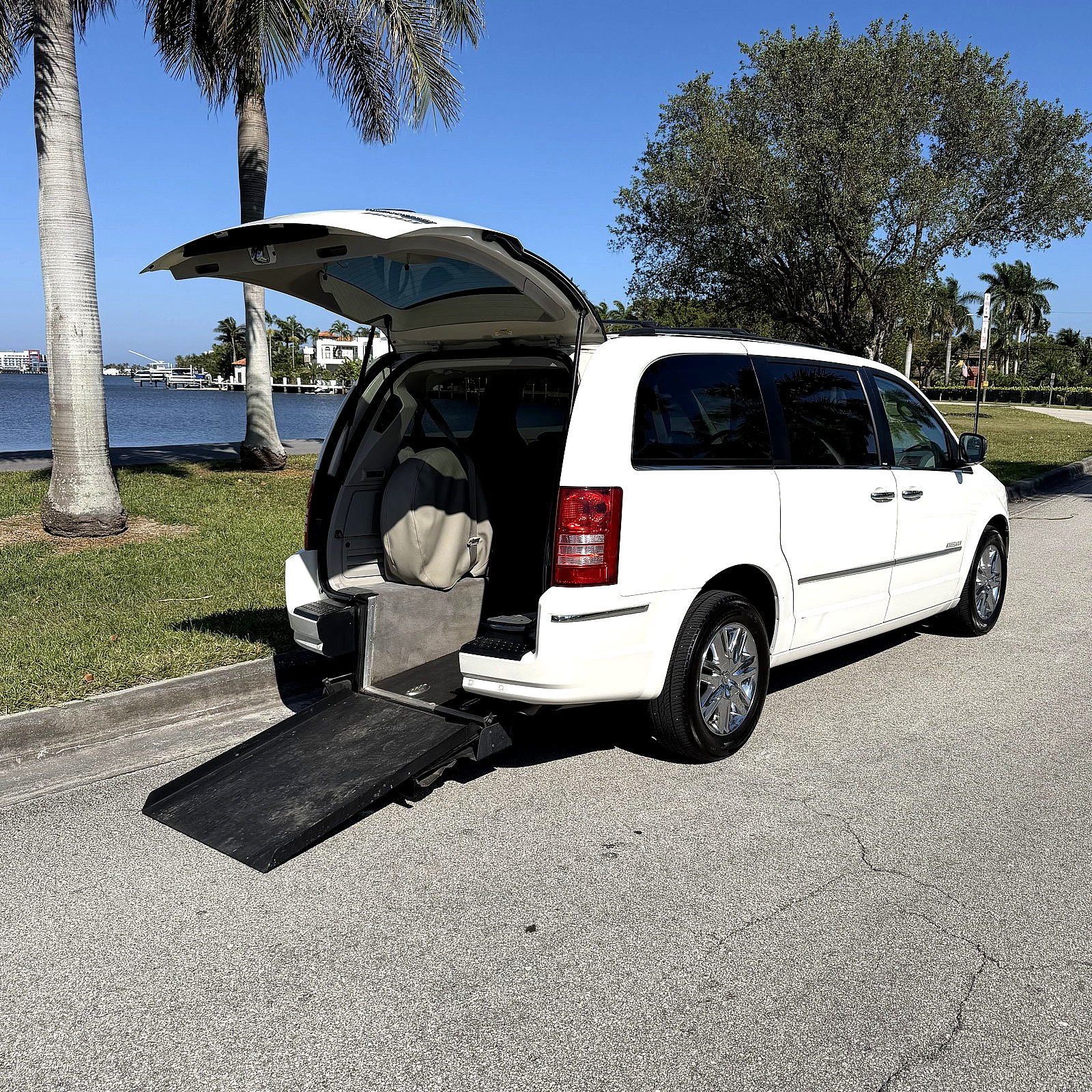 2010 Chrysler Town & Country
