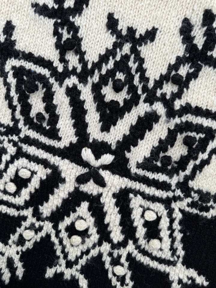 Vintage Express 100% Wool Snow Flake Turtle Neck, Made In Hong Kong Size Medium - Image 3 of 4