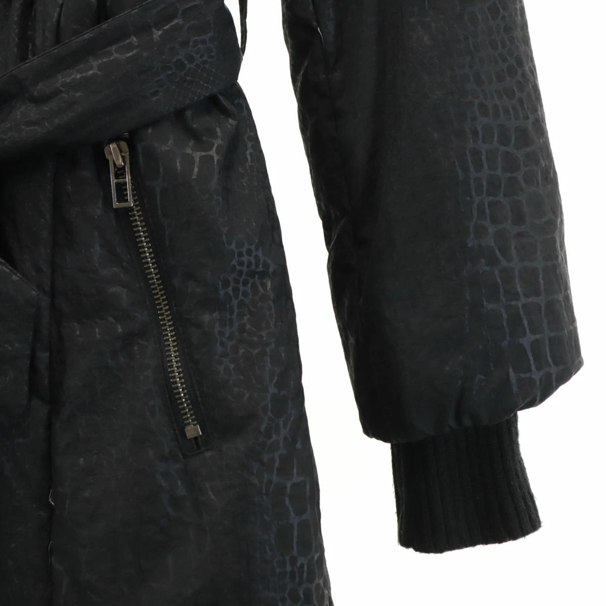 ARMANI EXCHANGE Old clothes python pattern down c… - image 4