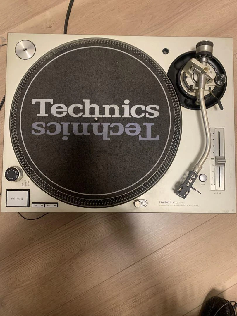 Technics Turntable SL-1200MK3DK DJ record player 33.3 RPM 45 RPM Silver