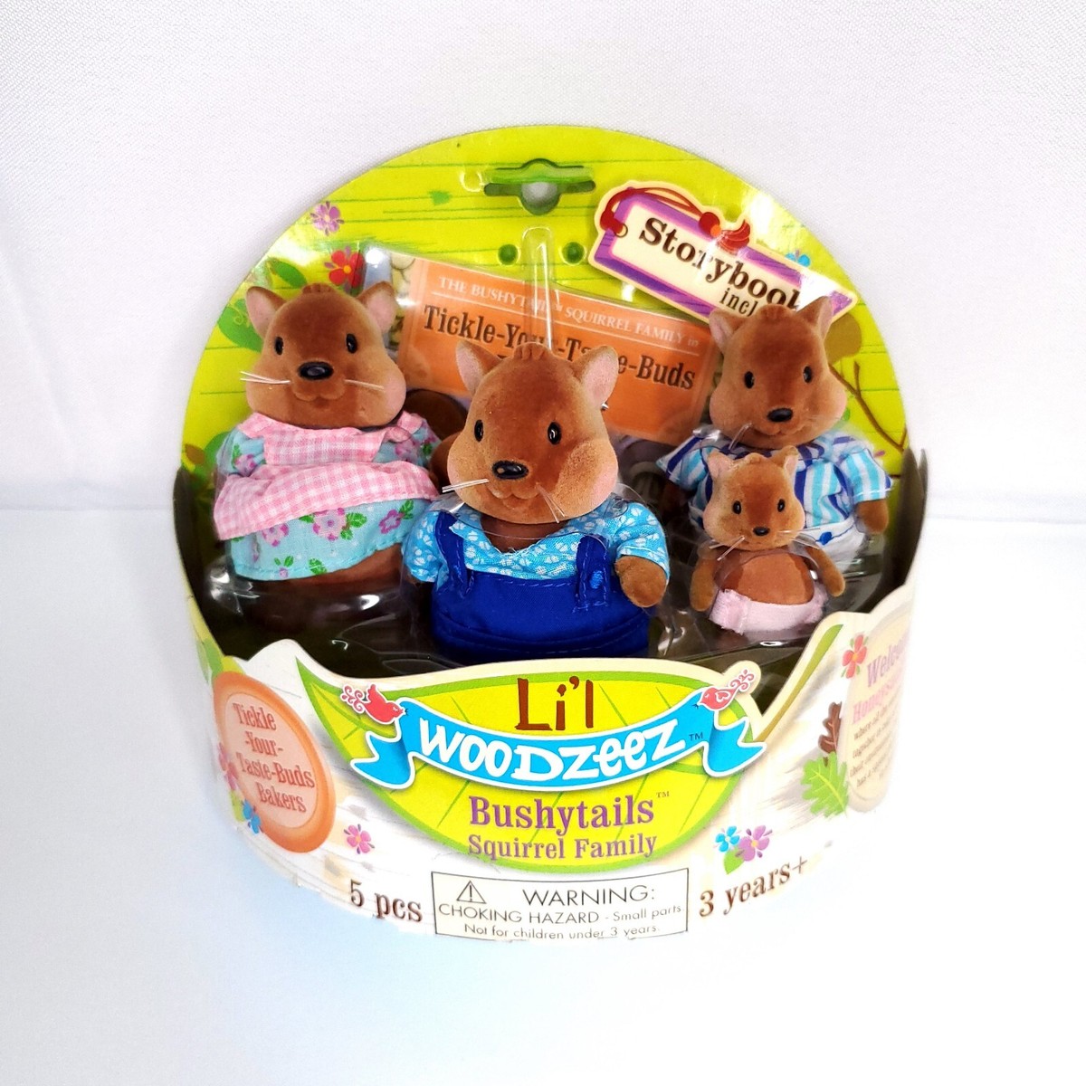Li'l Woodzeez Bushytails Squirrel Family Set with Storybook 6008A