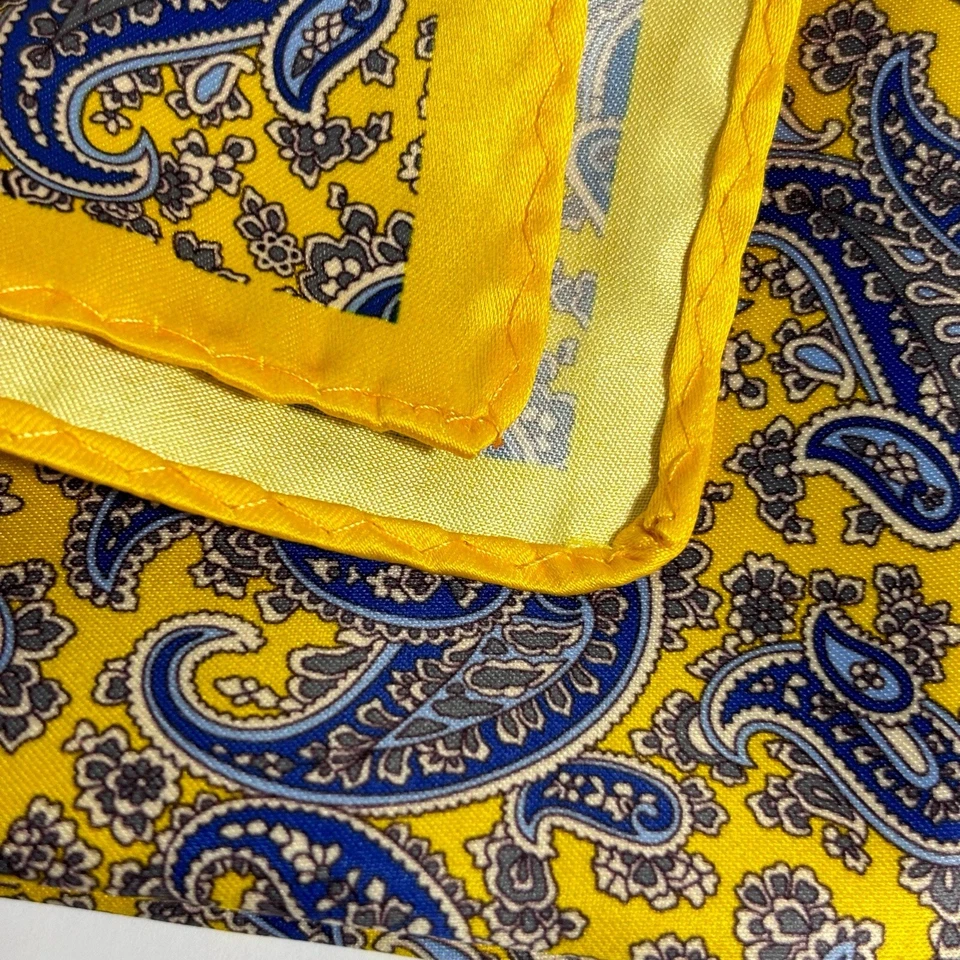 Cuadrado de bolsillo de cachemira amarillo y azul marino (pequeño 9") Foto 4 de 4