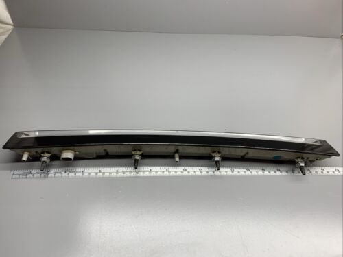 OEM 2015-2020 GMC Yukon 3RD BRAKE LIGHT TAILGATE LIGHT TAILLIGHT OEM - Picture 3 of 5