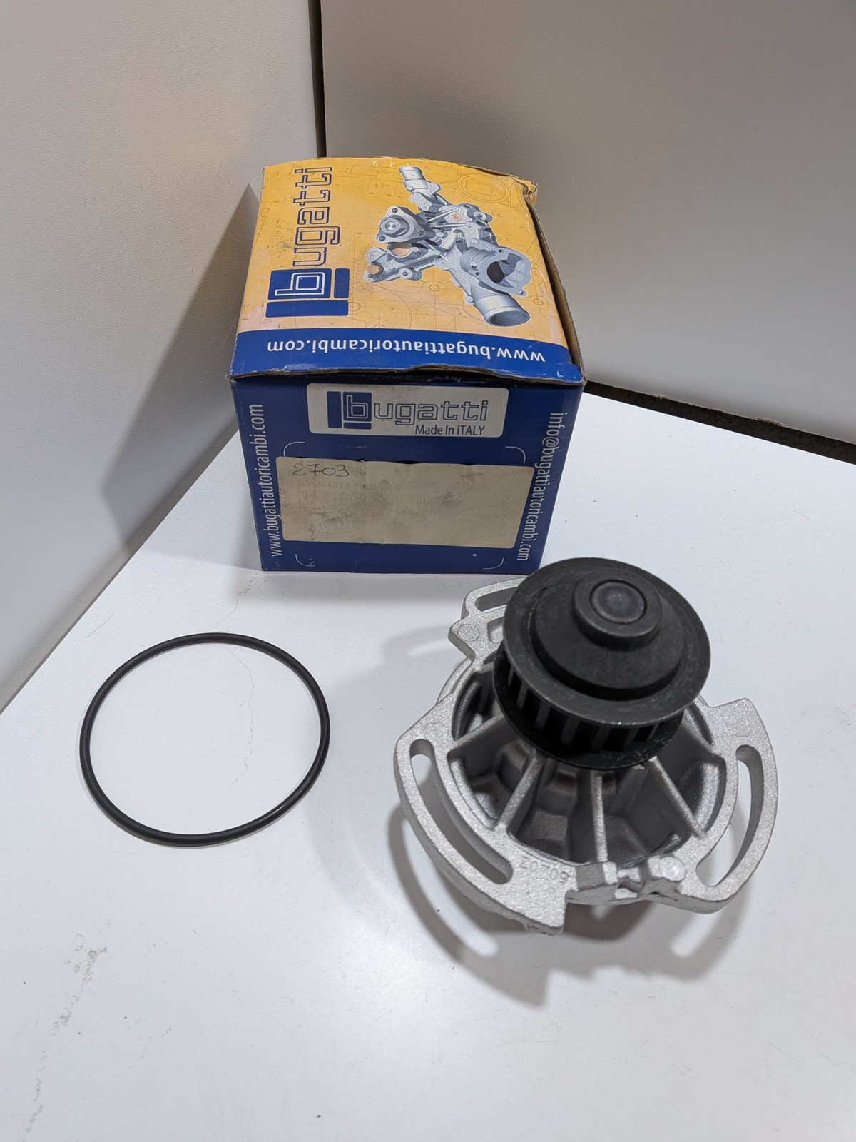 Pompe à eau Bugatti pour VW Polo II 1.3D et 1.4D pièce neuve d'origine