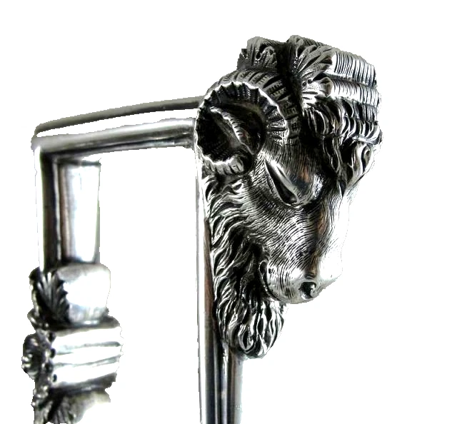 A Samuel Kirk Silver Chinoiserie Castle Pattern Ewer Masterwork, circa 1840 Foto 2 de 4