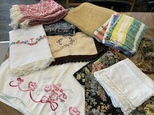 Lotto vintage di lenzuola miste tovaglia federe asciugamani bagno tè vari uncinetto