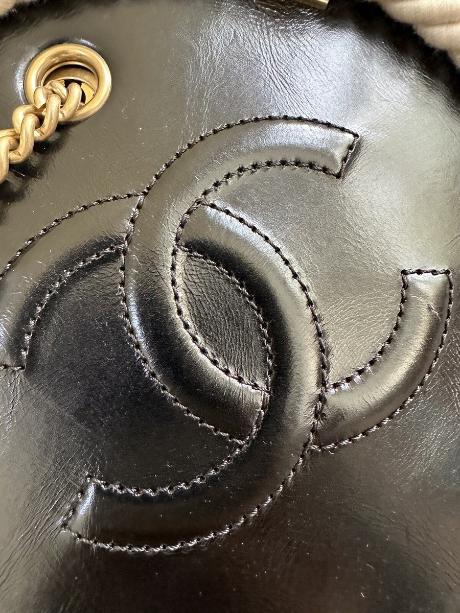 シンプルだけど存在感あり☆【CHANEL】バングル 534_1_1080x.jpg?v=1669115741