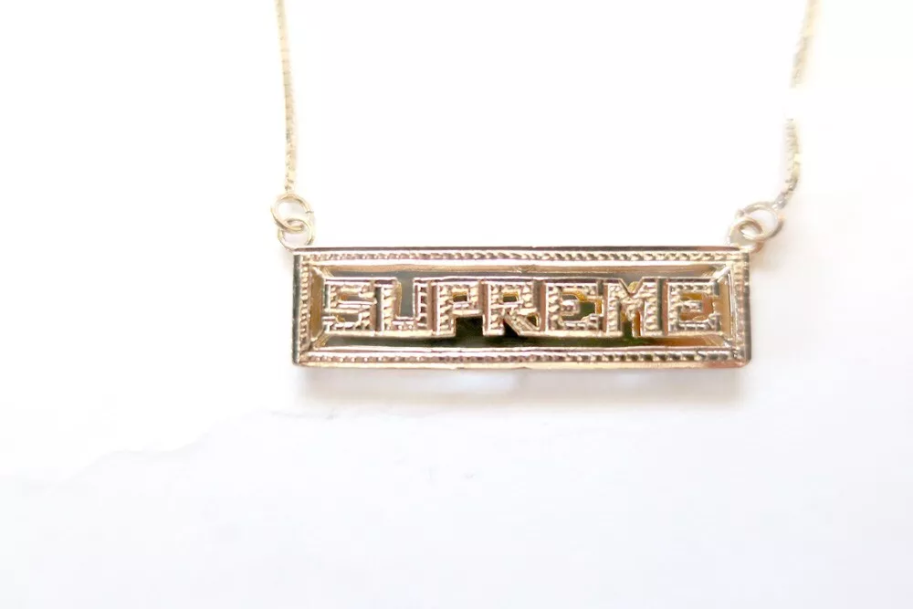 Pendentif plaque prénom suprême or 14 carats 2020SS
