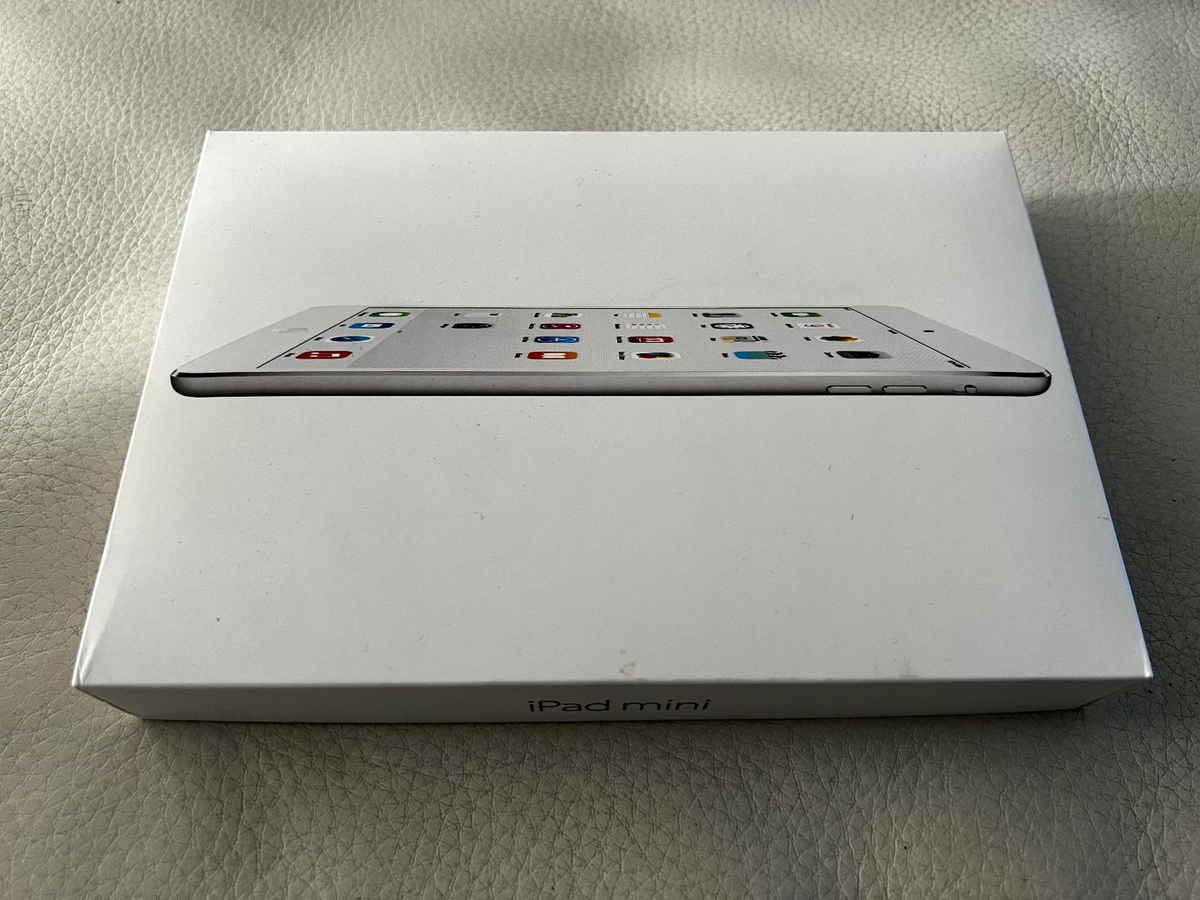 Apple iPad 16GB, Wi-Fi, 7.9in - Silver - Model A1432 | eBay
