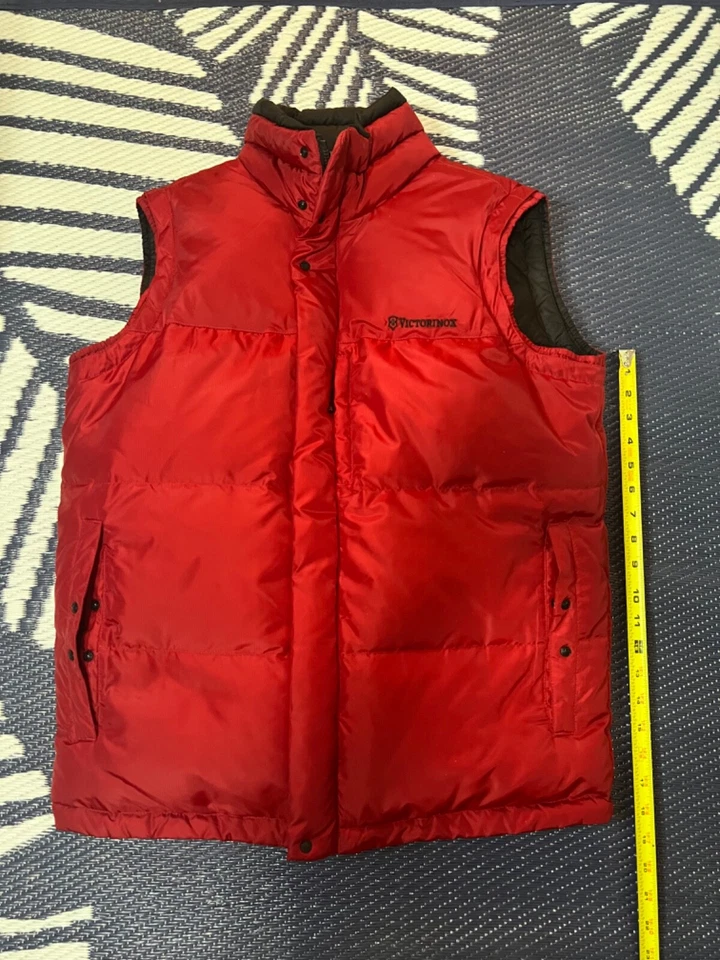 Victorinox Swiss Army Mens Down Vest Puffer Reversible Red and Black US Sz Small - Image 3 of 4